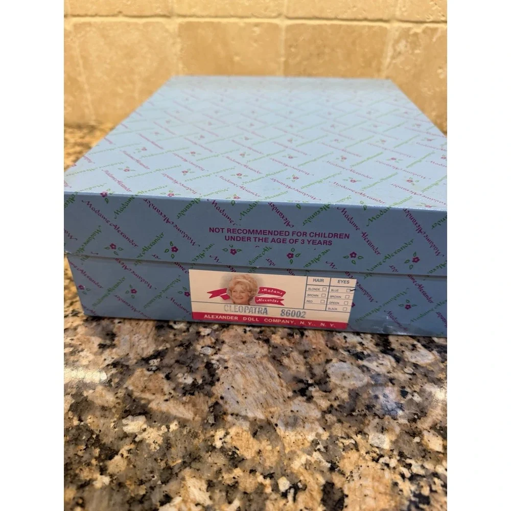 Madame Alexander Cleopatra 86002 1996 Legends #0023/2500 Doll Box COA